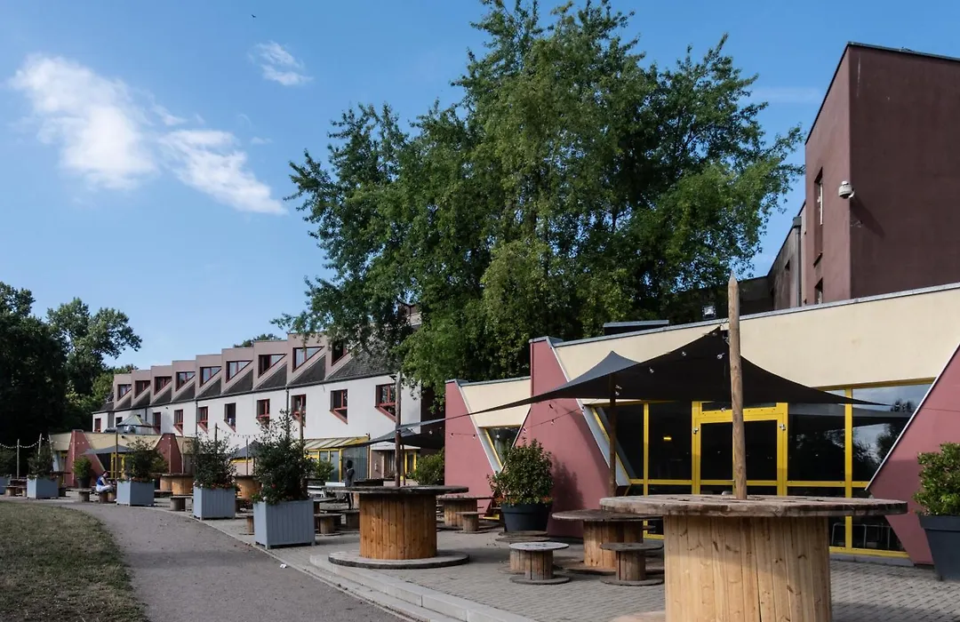 Auberge de Jeunesse HI Strasbourg 2 Rives-1